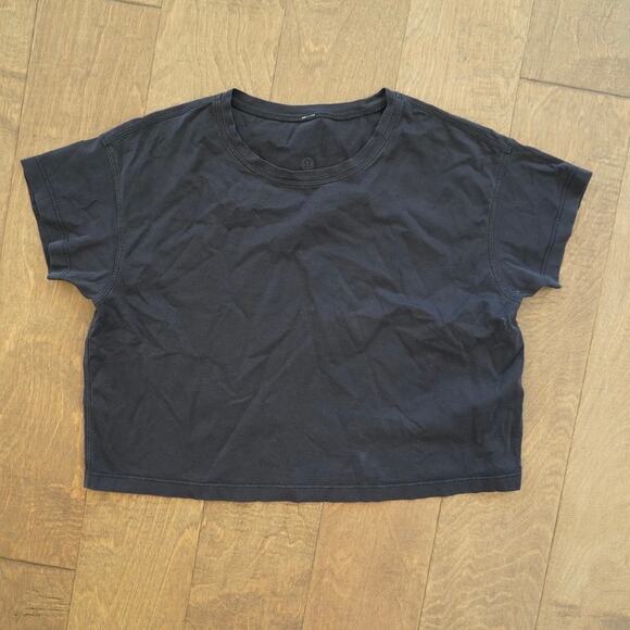 Lululemon Short Sleeve Pullover Cropped Shirt Charcoal Black Womens Size 6 - Picture 1 of 3